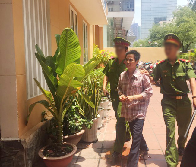 Chồng tẩm xăng đốt nhà nhằm giết vợ và con riêng vì cơn cuồng ghen - 2