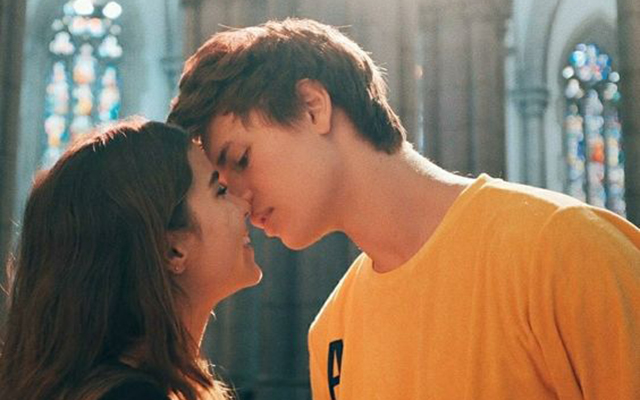 Truyện ngắn: Với anh, em là ai? (Phần 1) - 3