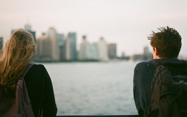 Truyện ngắn: Với anh, em là ai? (Phần 1) - 2