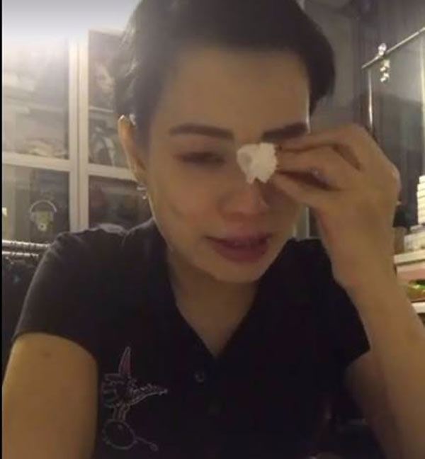 Vợ Xuân Bắc bất ngờ livestream khóc trên trang cá nhân - 1