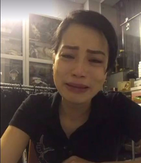 Vợ Xuân Bắc bất ngờ livestream khóc trên trang cá nhân - 2