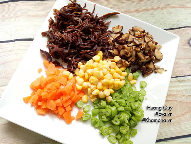 Sáng làm xôi chiên nhân thịt bằm mang đi nhanh gọn amp;#34;con kịp vào học, chồng kịp giờ làmamp;#34; - 4