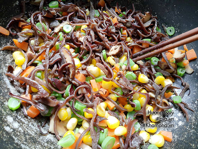 Sáng làm xôi chiên nhân thịt bằm mang đi nhanh gọn amp;#34;con kịp vào học, chồng kịp giờ làmamp;#34; - 5