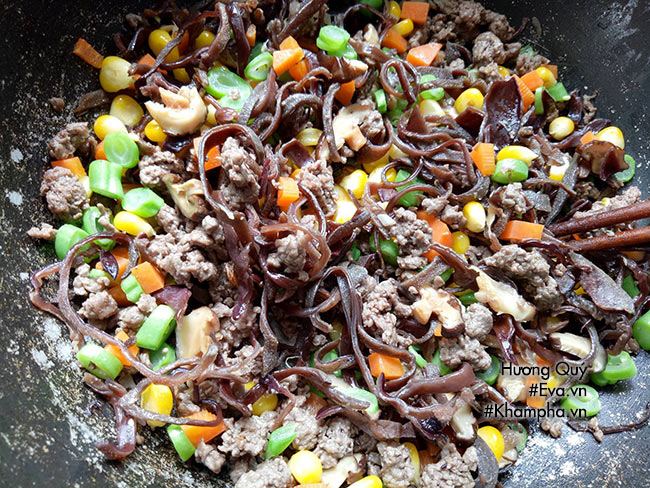 Sáng làm xôi chiên nhân thịt bằm mang đi nhanh gọn amp;#34;con kịp vào học, chồng kịp giờ làmamp;#34; - 6