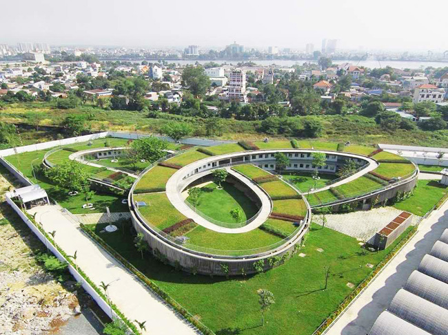 Trường mẫu giáo Farming Kindergarten ở Đồng Nai của KTS Võ Trọng Nghĩa được tạp chí kiến trúc nổi tiếng ArchDaily công nhận là một trong những công trình mới tốt nhất thế giới, đứng đầu top 12 trường mầm non đẹp nhất thế giới do tạp chí kinh tế uy tín Business Insider (Mỹ) bình chọn. 
