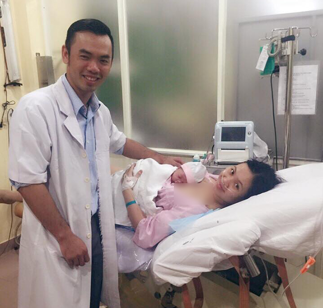 Nam bác sĩ “giữ lửa” cho cặp đôi hiếm muộn tâm sự chuyện làm nghề amp;#34;bà đỡamp;#34; - 1