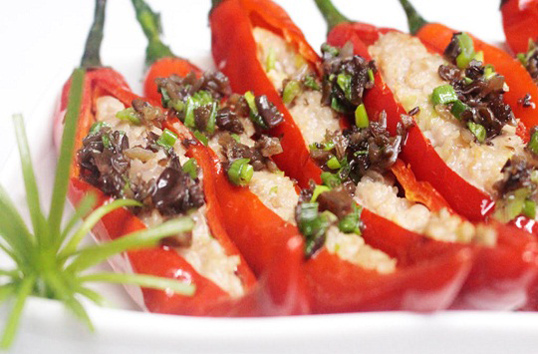 Ông bố Vũng Tàu bày cách trồng ớt sừng trâu ra 1000 quả amp;#34;ăn đã miệng, ngắm đã mắtamp;#34; - 1