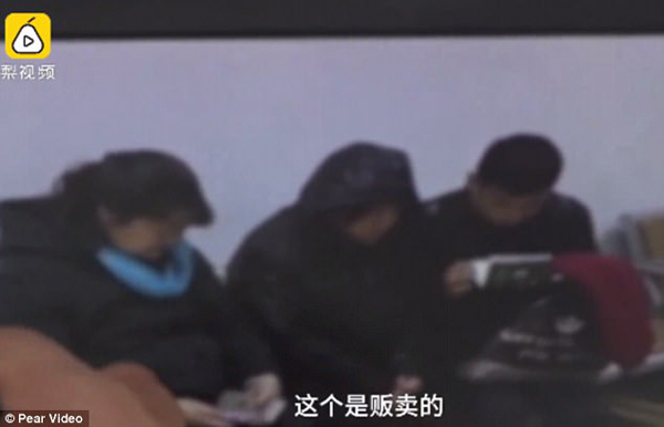 Bố ruột thông đồng với bệnh viện, tự tay bán con gái sơ sinh cho bọn buôn người - 2