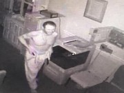 Tin tức - Tên trộm kỳ quặc: Đột nhập vào nhà tang lễ để mặc quần áo của người chết