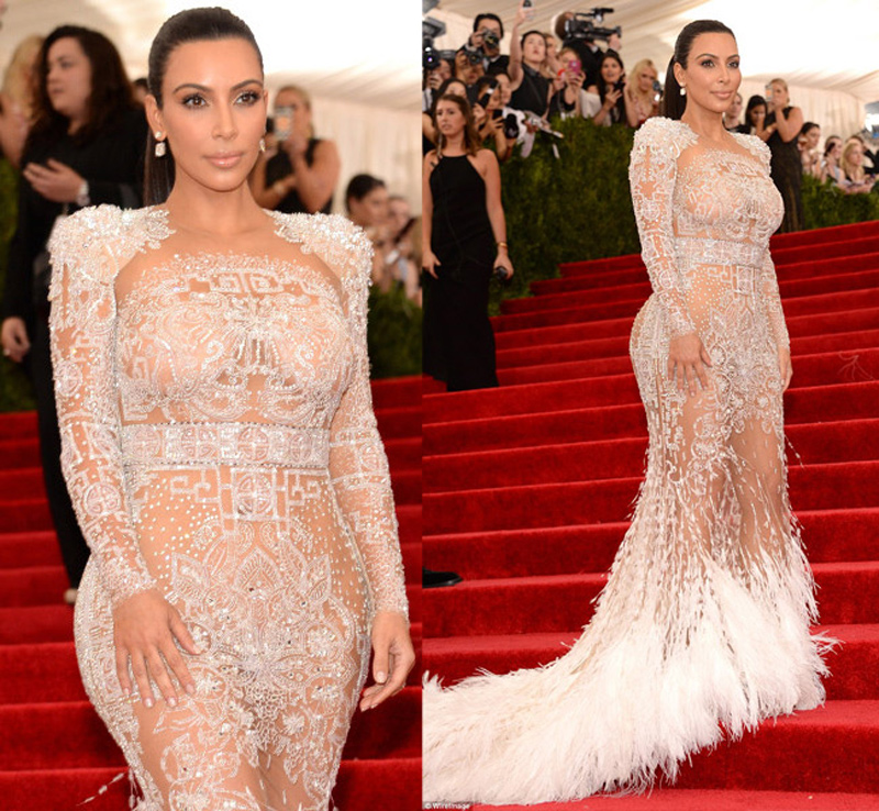 Thời trang thảm đỏ của Kim Kardashian luôn thu hút sự chú ý của truyền thông.

