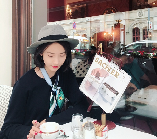 Bắt gặp amp;#34;con rơi của Thành Longamp;#34; thoải mái ôm ấp người tình đồng giới lớn hơn cả chục tuổi - 6
