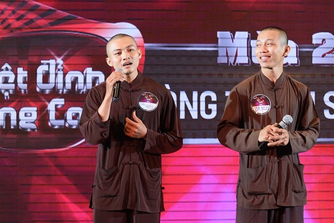 img srchttps://cdn.eva.vn/upload/3-2017/images/2017-09-19/chan-tuong-su-viec-hai-su-thay-hot-nhat-viet-nam-thi-hat-bolero-duoc-lam-sang-to-hai-su-thay-o-hau-truong-vong-lo-dien--1--1505808871-width1000height667.jpg width660 /
