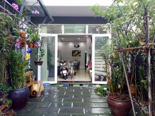 Mẹ Đà Nẵng amp;#34;biếnamp;#34; sân gạch chỉ 30m² trước nhà thành vườn hoa lan rực rỡ - 16