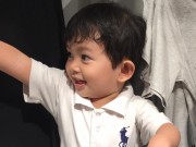 Làng sao - Con trai Khánh Thi - Phan Hiển siêu quậy, hết bò lại nằm ở khu mua sắm