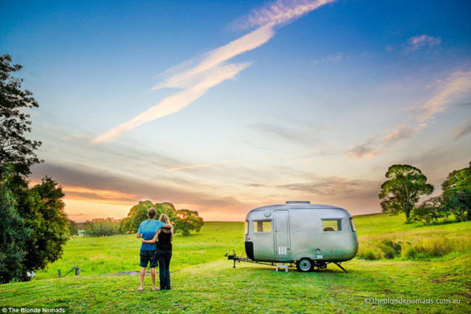 Vợ chồng trẻ bán hết tài sản để đưa 2 con đi du lịch - 2