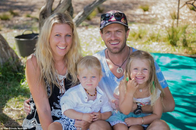 Vợ chồng trẻ bán hết tài sản để đưa 2 con đi du lịch - 3