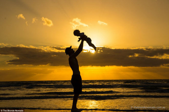 Vợ chồng trẻ bán hết tài sản để đưa 2 con đi du lịch - 8