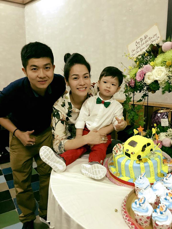 Nhật Kim Anh và chồng tình cảm trong sinh nhật con trai, xóa tin đồn rạn nứt - 1
