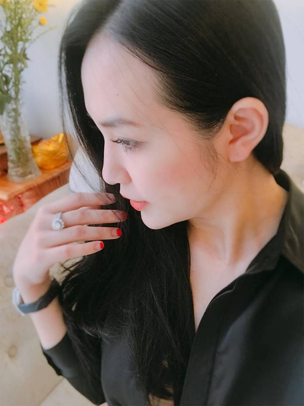 Sao Việt 24h: Thái Trinh say đắm hôn Quang Đăng trên bờ biển - 12