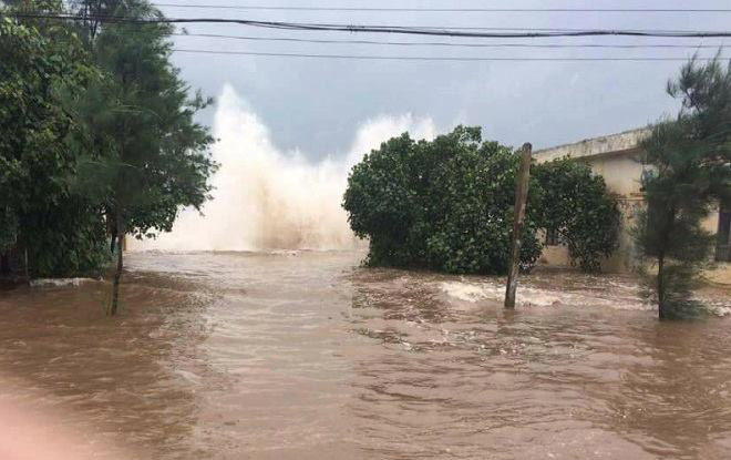 Áp thấp nhiệt đới giật cấp 9, hướng vào bờ biển Quảng Ninh-Hải Phòng - 1