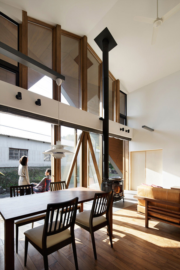 Kì lạ căn nhà có kiến trúc mái “rủ” xuống sàn - 17