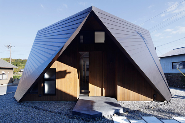 Kì lạ căn nhà có kiến trúc mái “rủ” xuống sàn - 4