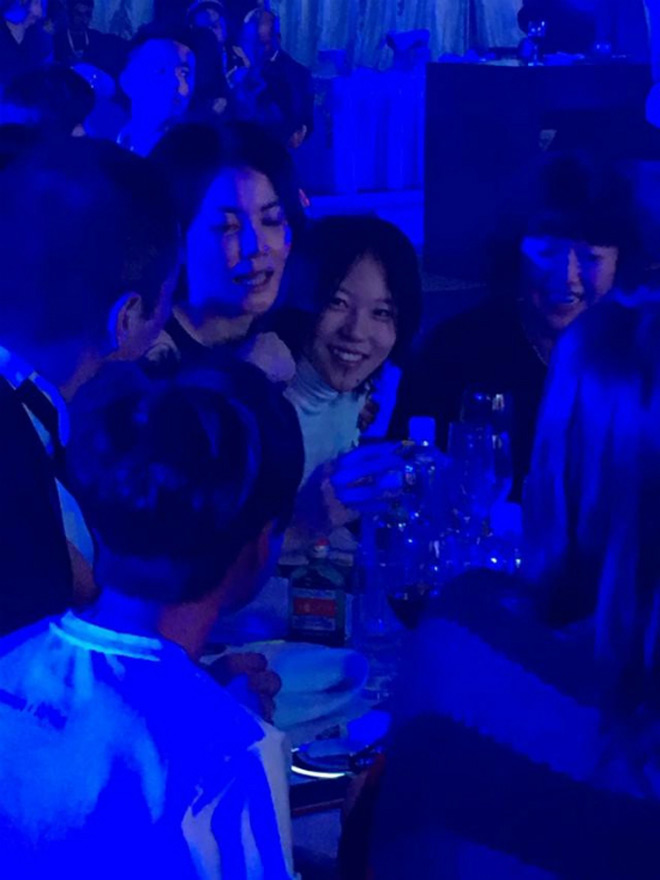 Sau 3 năm ly hôn, Vương Phi và Lý Á Bằng vẫn có thể ngồi lại bên nhau nói cười - 2