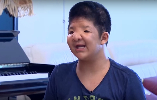 Vui mà nghẹn lòng khi bé Bôm - con trai Quốc Tuấn gọi bố là... anh - 1