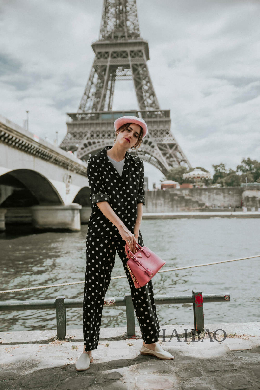 Họa tiết chấm bi đang amp;#34;sống dậyamp;#34; mạnh mẽ, mọi quý cô đều nên có trong tủ đồ - 20