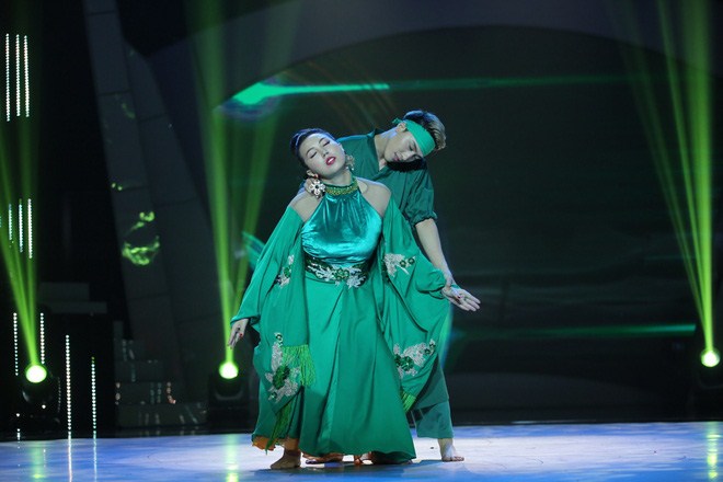 Hành động gây nức lòng của Việt Hương tại Bước nhảy ngàn cân tối 24/9 - 13