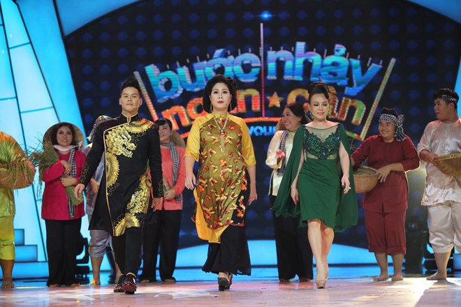 Hành động gây nức lòng của Việt Hương tại Bước nhảy ngàn cân tối 24/9 - 1