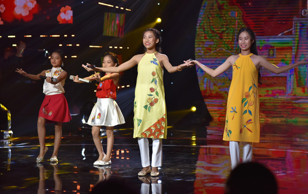 “Con rể tương lai của Thủy Tiên” khiến dàn giám khảo ùa lên sân khấu chúc mừng - 6