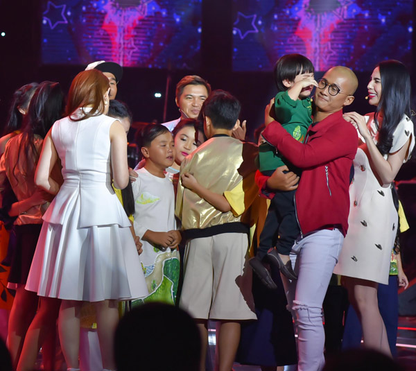 “Con rể tương lai của Thủy Tiên” khiến dàn giám khảo ùa lên sân khấu chúc mừng - 14