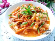 Bếp Eva - Bánh gạo cay sốt thịt bằm tuyệt ngon ăn chơi ngày lạnh