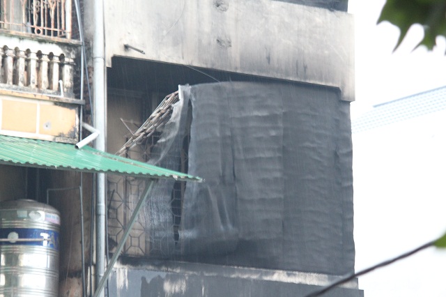 Tin nóng: Cháy nhà 5 tầng trong đêm ở Hà Nội, 2 bé gái chết thương tâm - 1