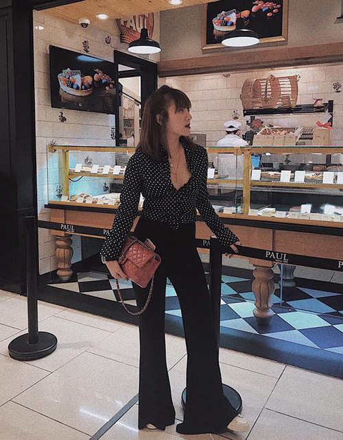 Họa tiết chấm bi đang amp;#34;sống dậyamp;#34; mạnh mẽ, mọi quý cô đều nên có trong tủ đồ - 3