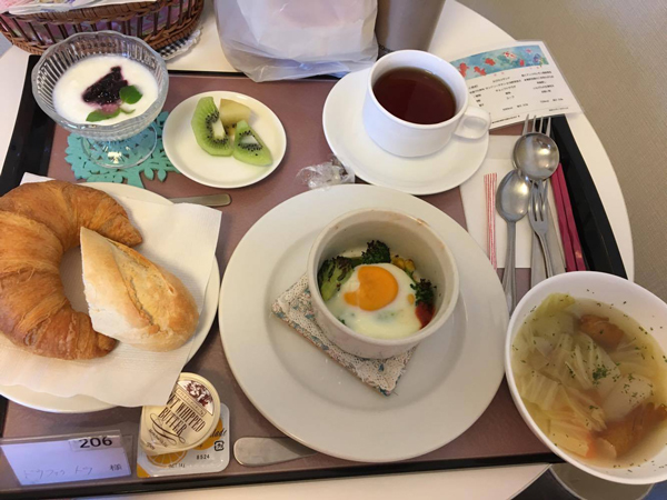 Mẹ ở Nhật chia sẻ ảnh cơm cữ tại bệnh viện khiến chị em Việt amp;#34;phát thèmamp;#34; - 3