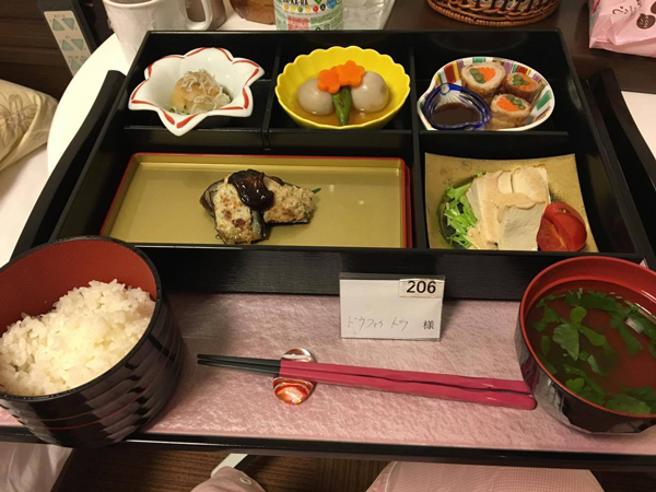 Mẹ ở Nhật chia sẻ ảnh cơm cữ tại bệnh viện khiến chị em Việt amp;#34;phát thèmamp;#34; - 5