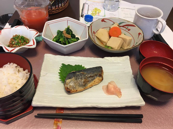 Mẹ ở Nhật chia sẻ ảnh cơm cữ tại bệnh viện khiến chị em Việt amp;#34;phát thèmamp;#34; - 6