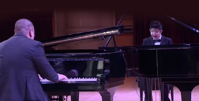 Thầy Nguyễn Tiến Mạnh: amp;#34;Không có răng hàm, Bôm nuốt sống cái bánh vì yêu thầyamp;#34; - 9