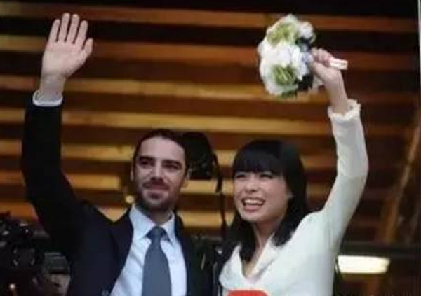 Bị chê miệng rộng xấu xí nhưng cô gái Trung Quốc vẫn amp;#34;đốn timamp;#34; hoàng tử châu Âu điển trai - 3