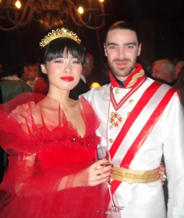 Bị chê miệng rộng xấu xí nhưng cô gái Trung Quốc vẫn amp;#34;đốn timamp;#34; hoàng tử châu Âu điển trai - 5