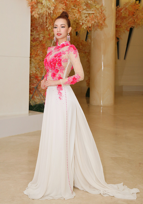 amp;#34;Gái một conamp;#34; Quỳnh Chi nổi bật bên dàn giám khảo nam nổi tiếng - 2