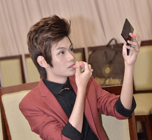 Không phải Trấn Thành, Đào Bá Lộc mới là sao nam trang điểm nhiều nhất showbiz Việt - 5