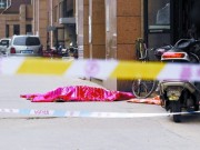 Tin tức - Mẹ bế con trai 5 tuổi nhảy lầu từ tầng 25 xuống đất chết thảm vì trầm cảm sau sinh