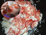 Bếp Eva - Lấy cà chua đắp mặt để rang cơm tiết kiệm chi phí, bà nội trợ khiến chị em phát hoảng