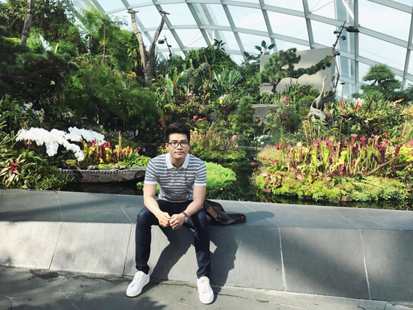 Căn nhà xanh toàn tập của thầy giáo Việt điển trai amp;#34;cuồngamp;#34; màu xanh - 4