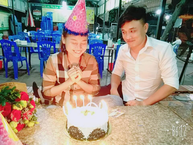 Ảnh cưới siêu độc của cặp đôi công nhân môi trường kỷ niệm nơi tình yêu bắt đầu - 4
