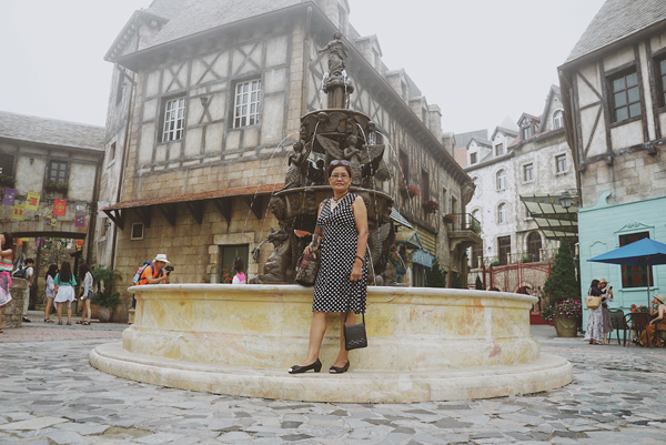 Bà mẹ U70 du lịch cùng con trai: Chụp ảnh amp;#34;chất đừng hỏiamp;#34; - 10