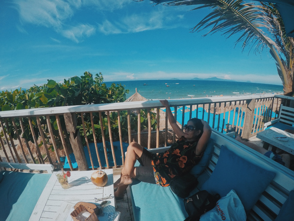 Bà mẹ U70 du lịch cùng con trai: Chụp ảnh amp;#34;chất đừng hỏiamp;#34; - 5